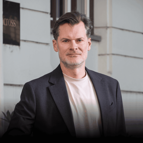 across_Web_O-nas_Marek-Supa