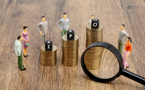 I,P,O,Blocks,On,Stack,Of,Coins,And,Magnifying